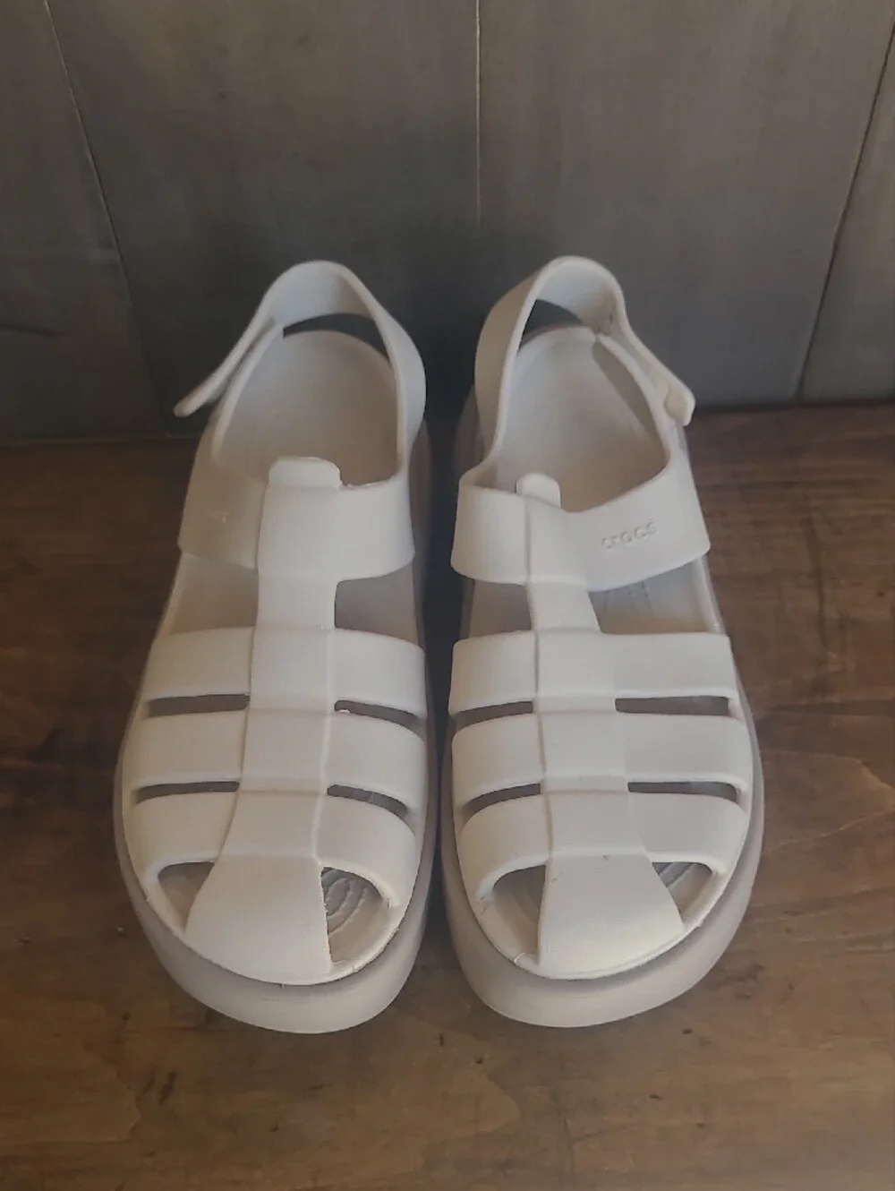 EUC CROCS Stomp High Fisherman Sandals Women's sz 7 Cream Rubber Platform Sandal